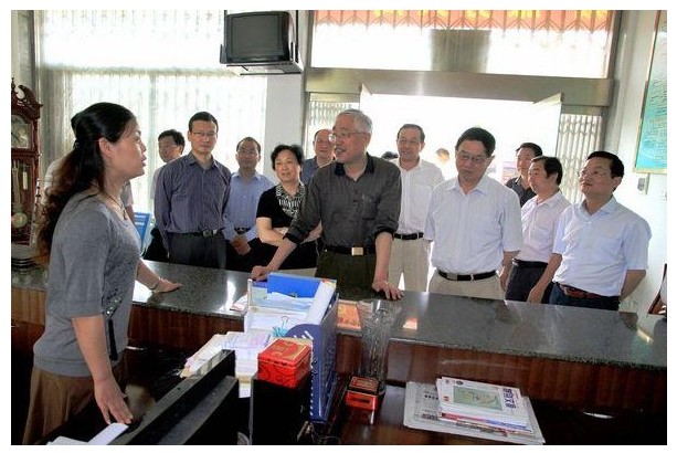 我院专家参加省政协政府行政管理与基层群众自治有效衔