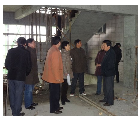 陆勤毅等院领导亲临院图书楼工地指导工作