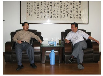 广州市社科院党组副书记郑伯范一行来我院调研