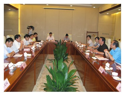 陆勤毅院长率团赴铜陵调研