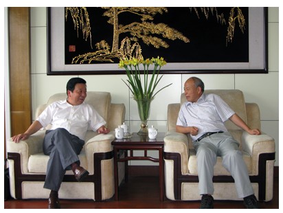 陆勤毅院长带队赴省经信委考察调研