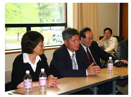 我院学术交流代表团访问美国罕普舍尔学院