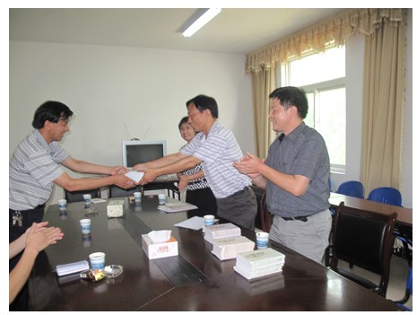 我院机关党委与三十岗乡堰稍村党总支结对共建