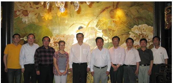 王伟光院长与我院领导、专家座谈