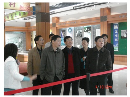 图书馆、当代所党支部赴小井庄开展考察实践活动