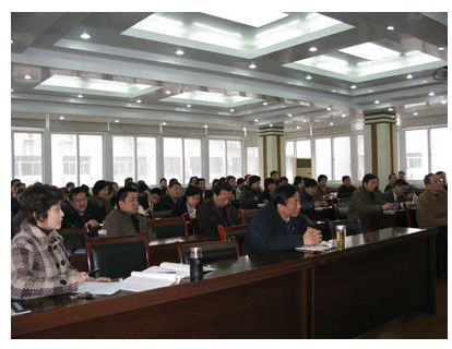 省社科院认真组织传达学习全国“两会”精神