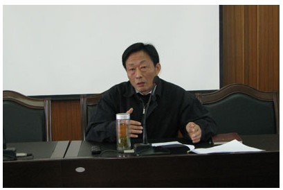 张东明和余秉颐分别做学习实践活动的主题发言和辅导发言