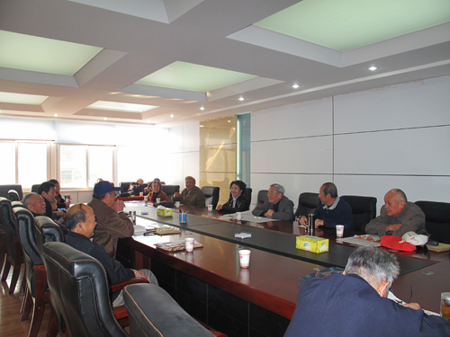 我院离退休支部认真学习十八届三中全会精神