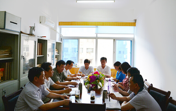 机关四支部召开“三严三实”学习座谈会