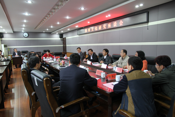 院淮河文化研究中心主任陆勤毅教授率队考察淮河文化