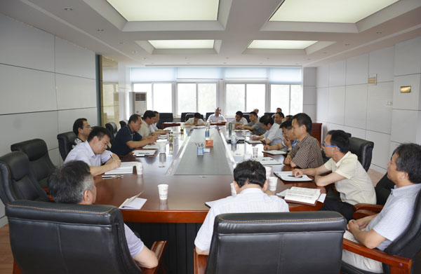 院党组中心组举行“两学一做”专题学习会