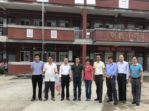 ​施立业率队赴岳西县开展扶贫慰问活动