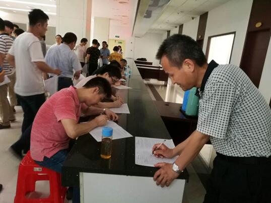 我院职工参加省直机关党员干部无偿献血活动