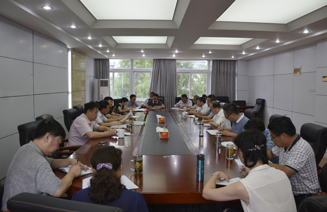 曾凡银主持召开第8次党组中心组学习扩大会议