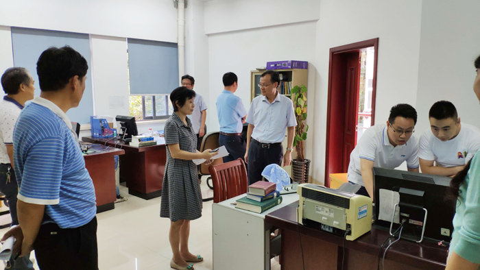 曾凡银到部分处室对效能建设和重点工作暗访督查