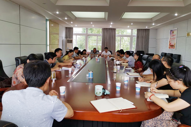 杨俊龙作“不忘初心、牢记使命”专题党课报告