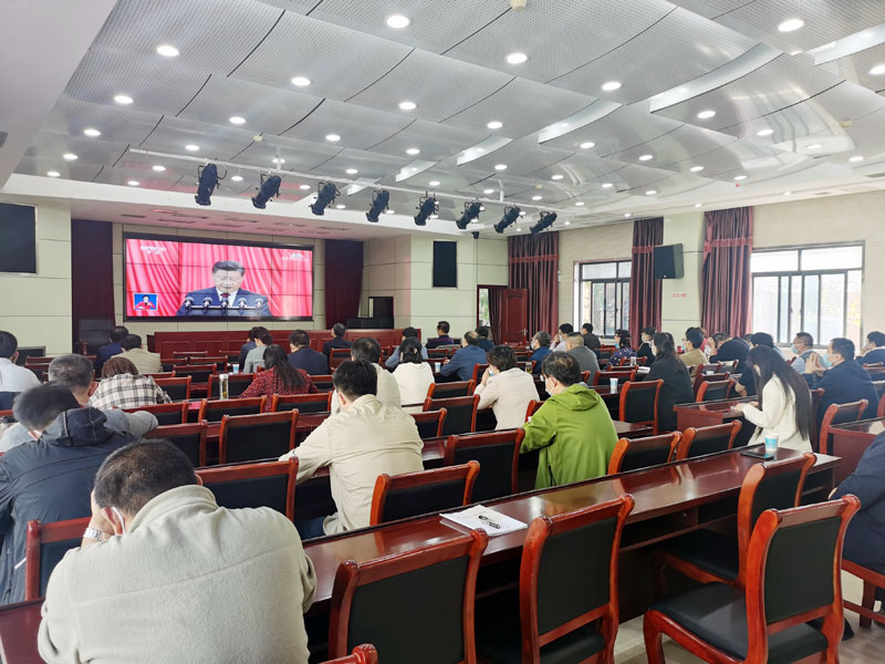 省社科院组织收听收看党的二十大开幕会